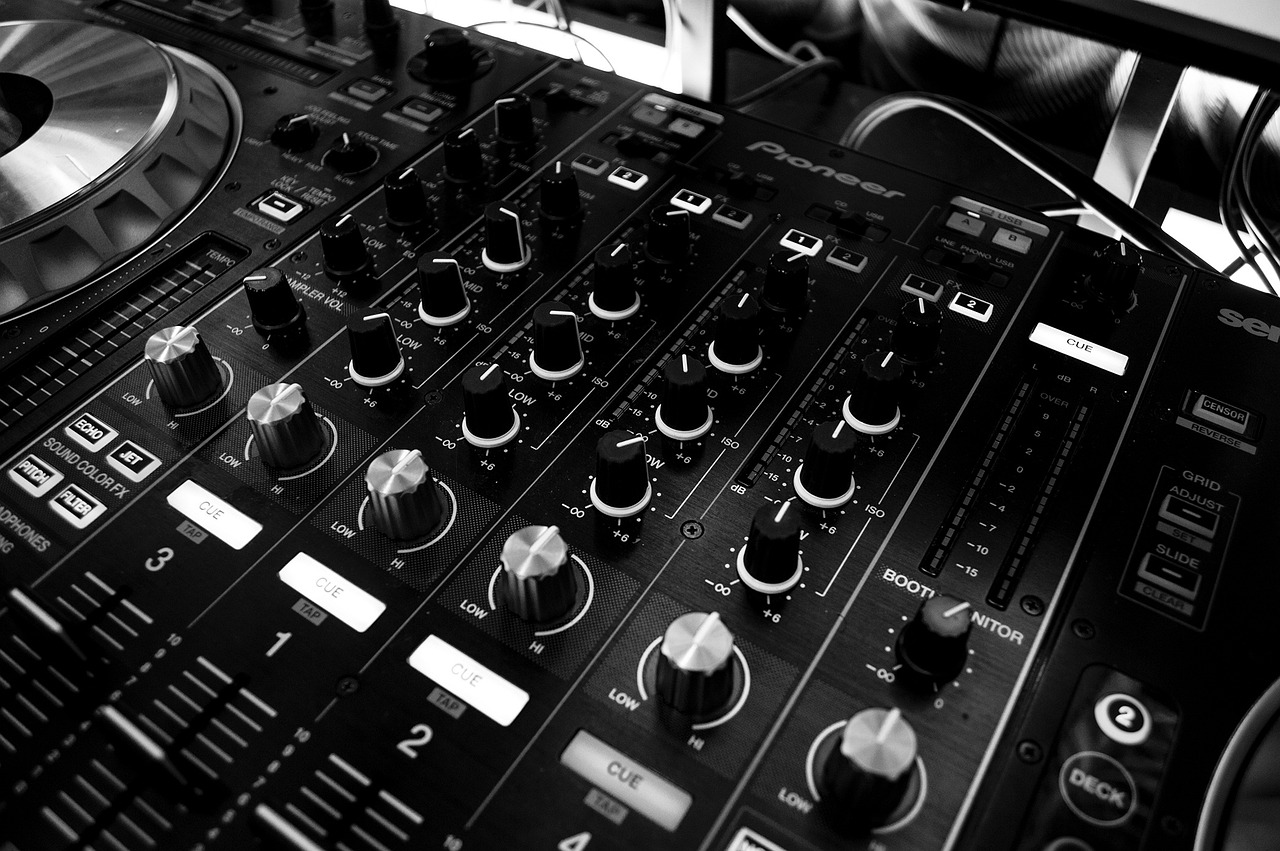 mixer, table, music